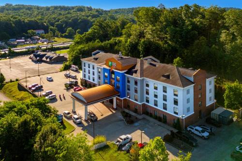 Holiday Inn Express Lanes Hotel | Cross Lanes