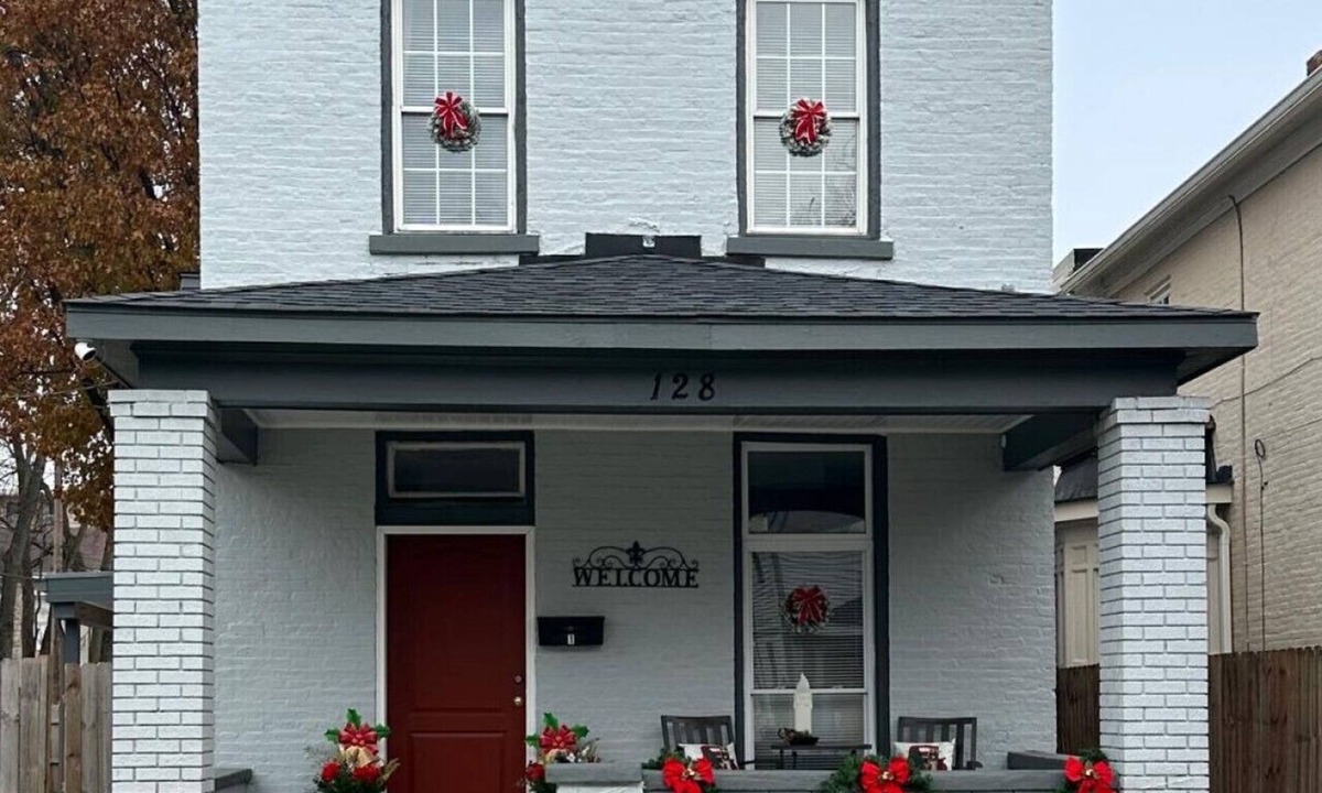 Hamilton House | "Holly Jolly Historic Home”–Where Its Always XMAS!