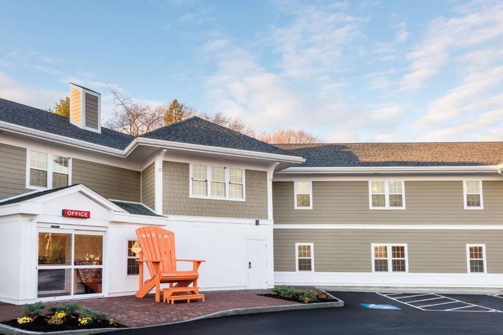 Wollaston Hotel | Howard Johnson by Wyndham Quincy/Boston