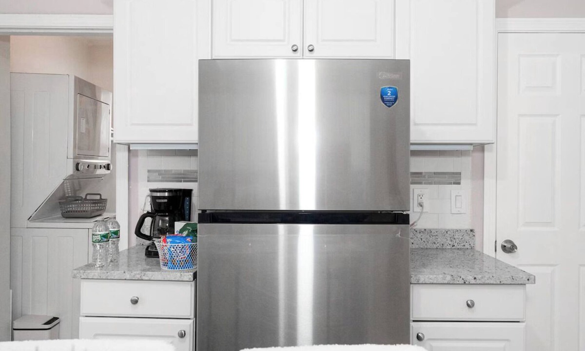 East Somerville Apartment | HUGE 3-bedroom apartment with parking in cool Somerville