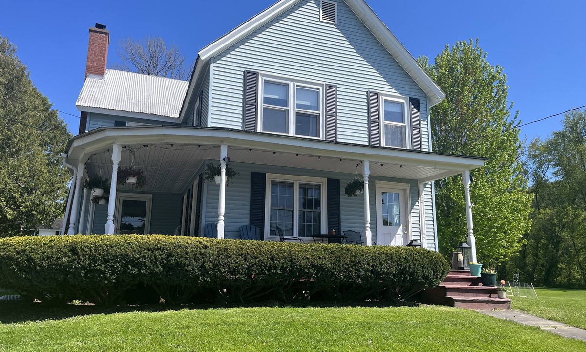 Richmond Apartment | Ideal location, monthly rental in the heart of Richmond, 15min to Burlington