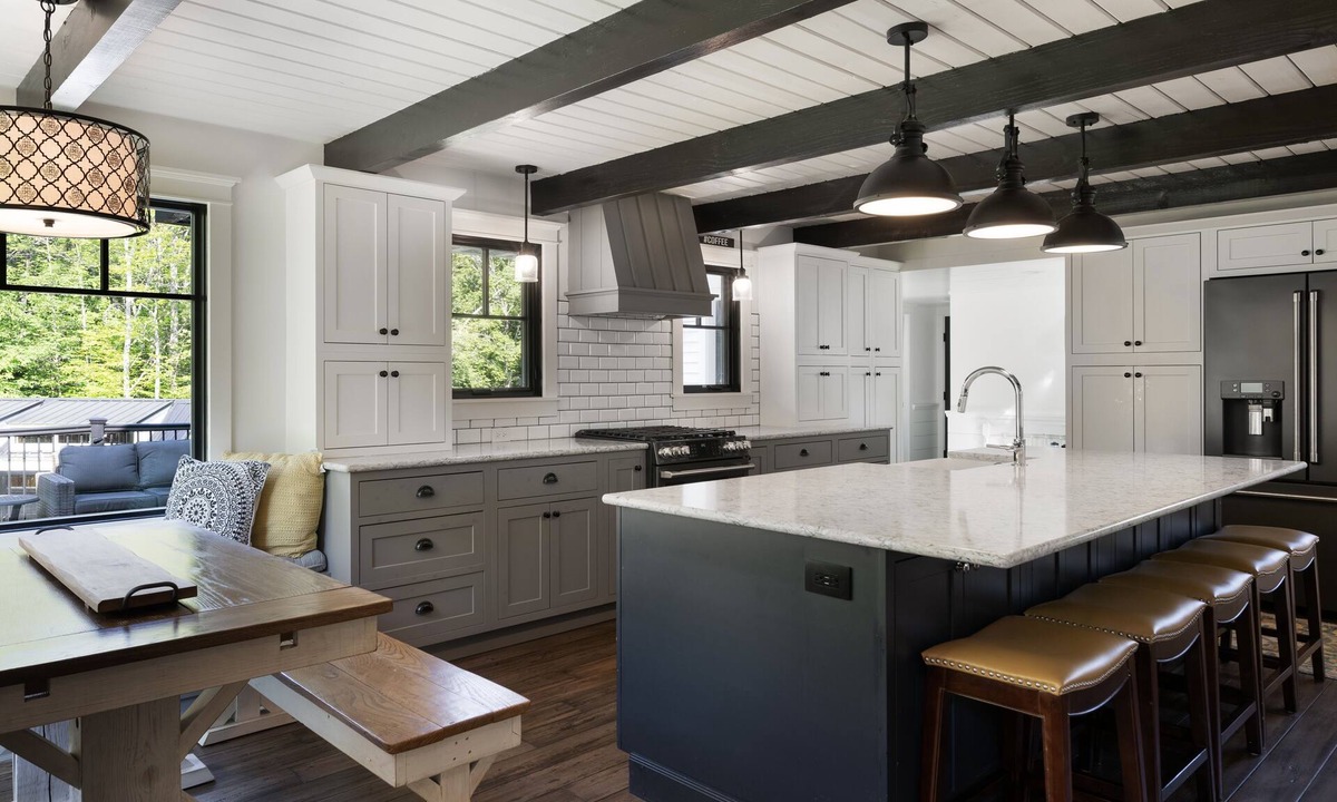 Gilford House | Idyllic Mountain and Lake Getaway