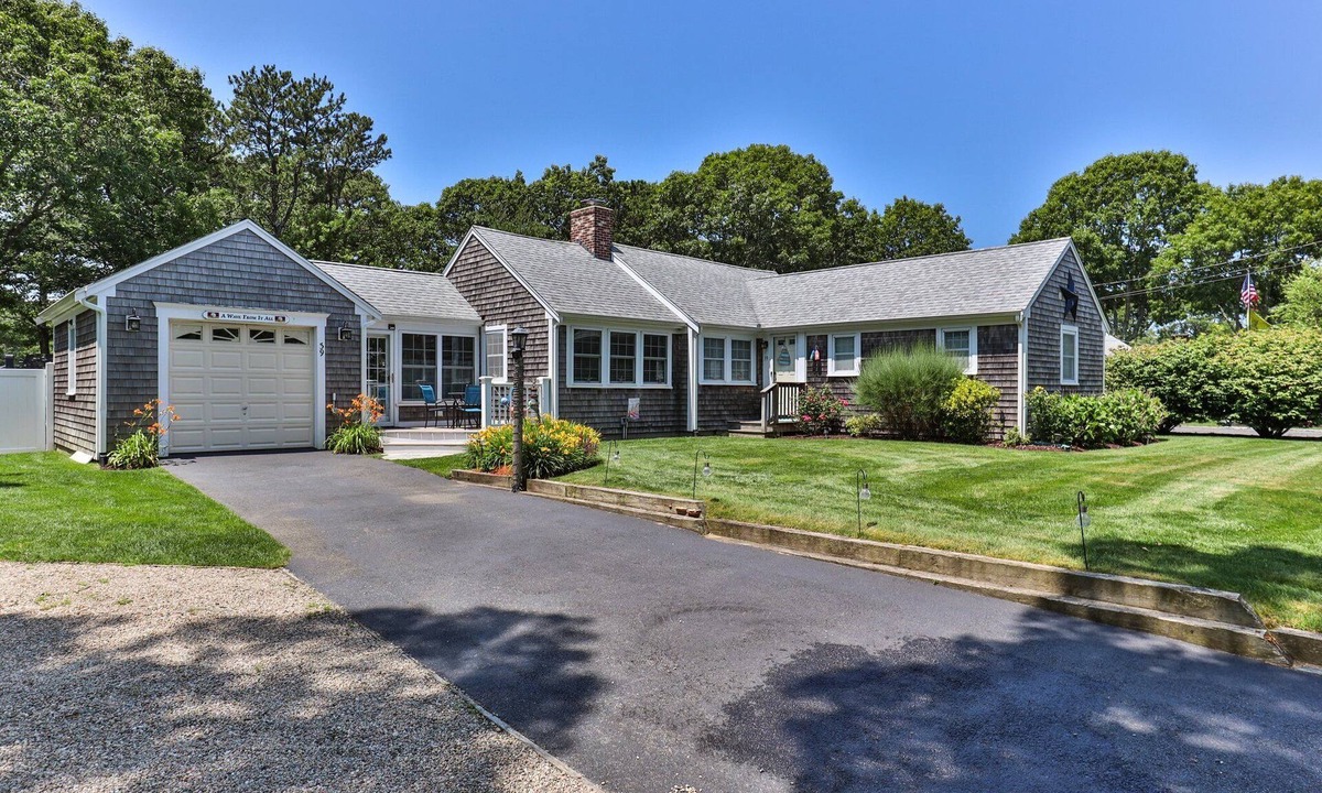 Bass River House | Immaculate 4 Bedroom/2 Bath (less than .5 miles to the beach) w/Central AC