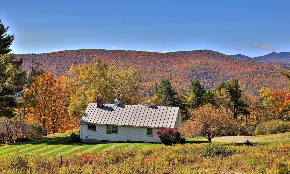 Bridgewater Corners House | Intrepid Angel Farm Cottage In Bridgewater Corners 2 Bedroom Home