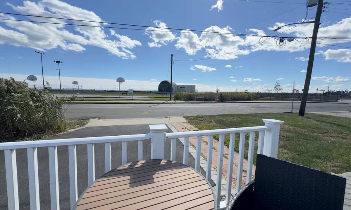 Patchogue House | Joyful Beach House, viewing The Great South Bay