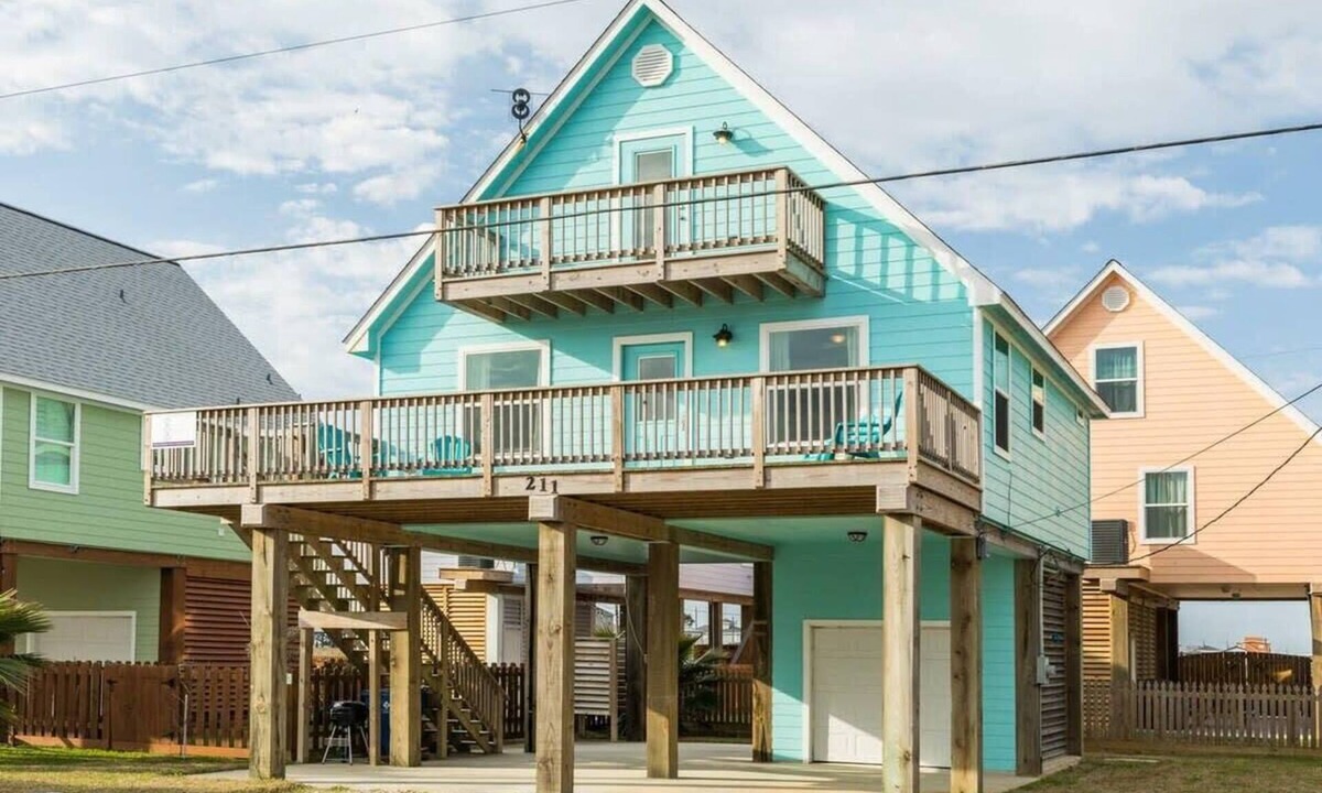 Surfside Beach House | Just Take It Easy - Modern Decor, Chill Vibe!