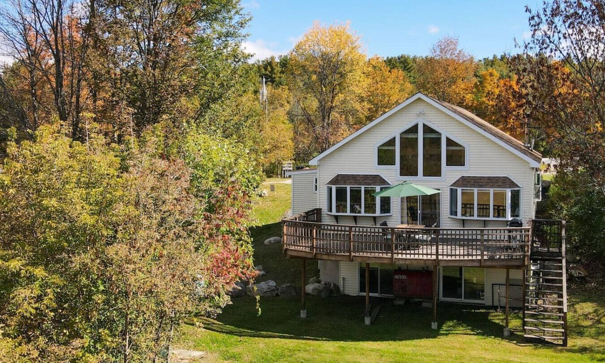 Clarendon House | Killington Retreat | Deck-Fire Pit-Mountain Views!