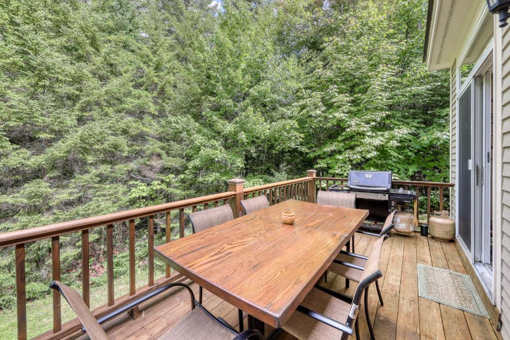 West Dover House | Kingswood Retreat
