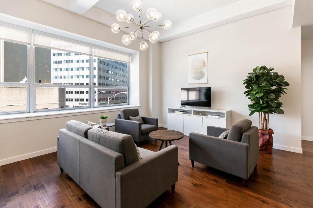 Central Business District Apartment | Kislak 306 Luxurious 1BR in Heart of Downtown