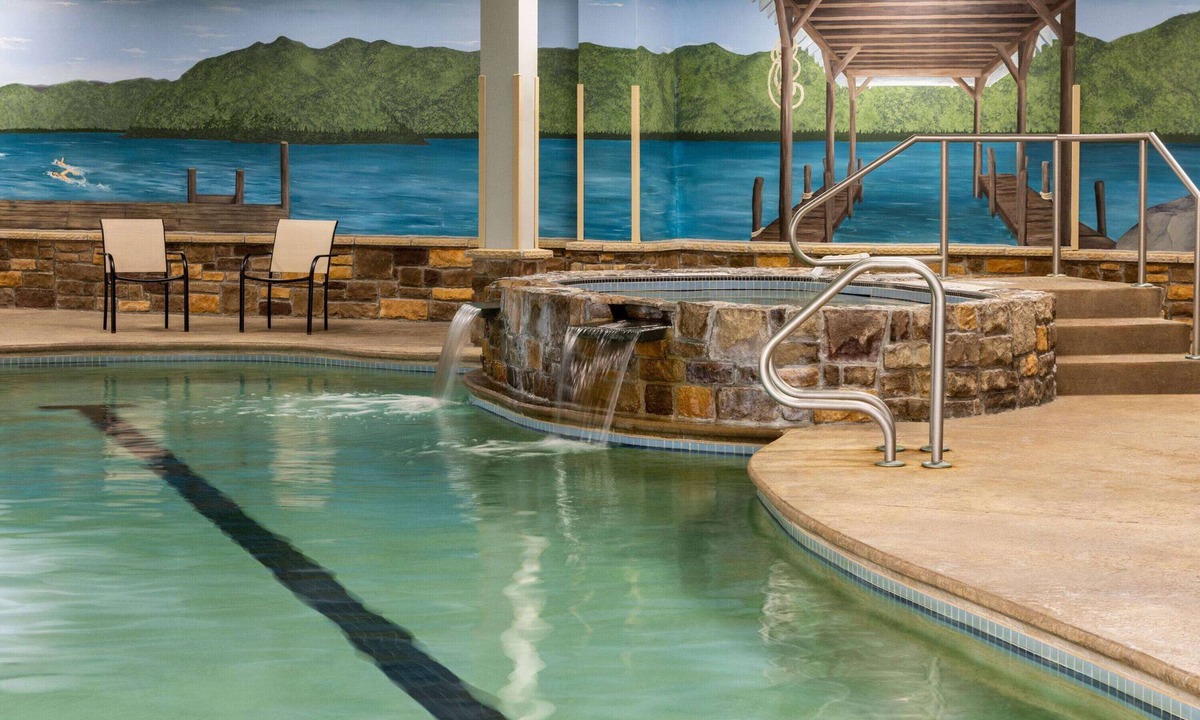 Lake George Hotel | La Quinta Inn & Suites by Wyndham Lake George
