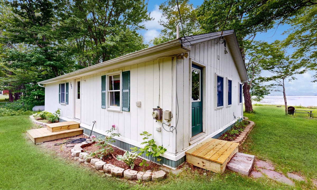 Smithfield Cottage | Lakefront cabin on North Pond with private beach