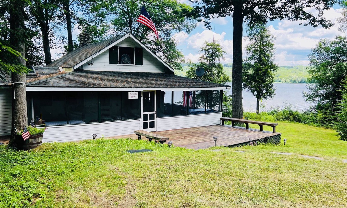 Newport Cottage | Lakefront Cottage on the south shore of Lake Memphremagog