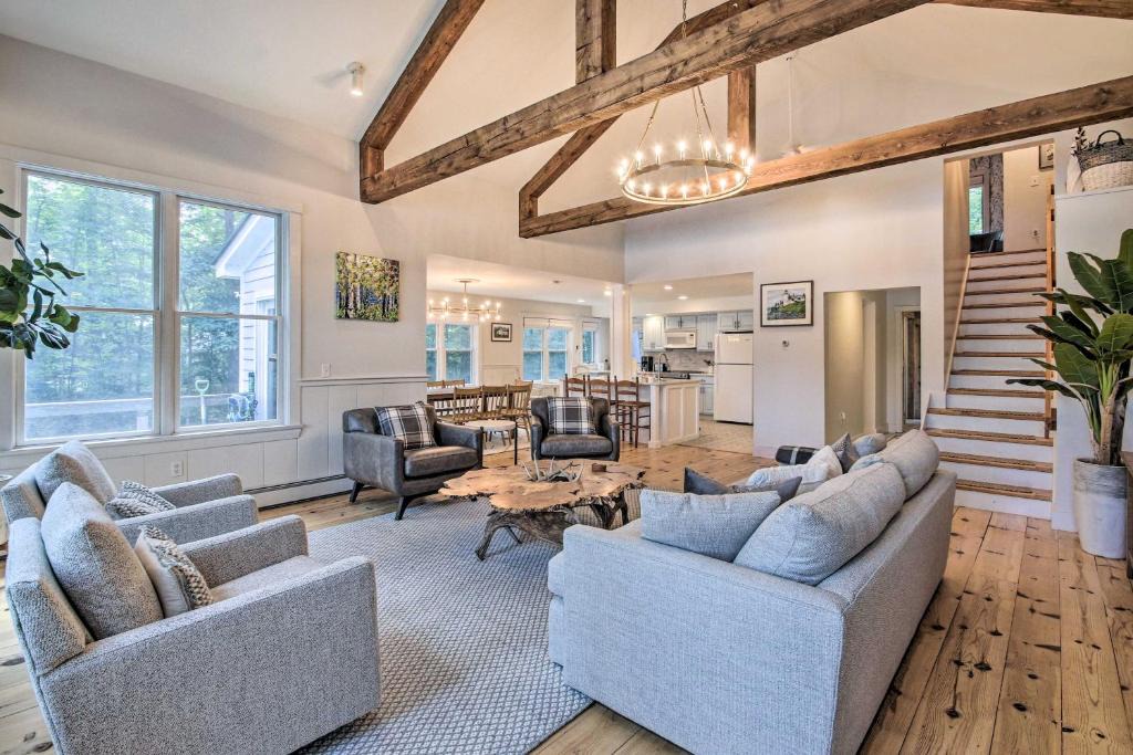 Greenwood House | Lakefront Family Retreat Skiing and Mountain Biking