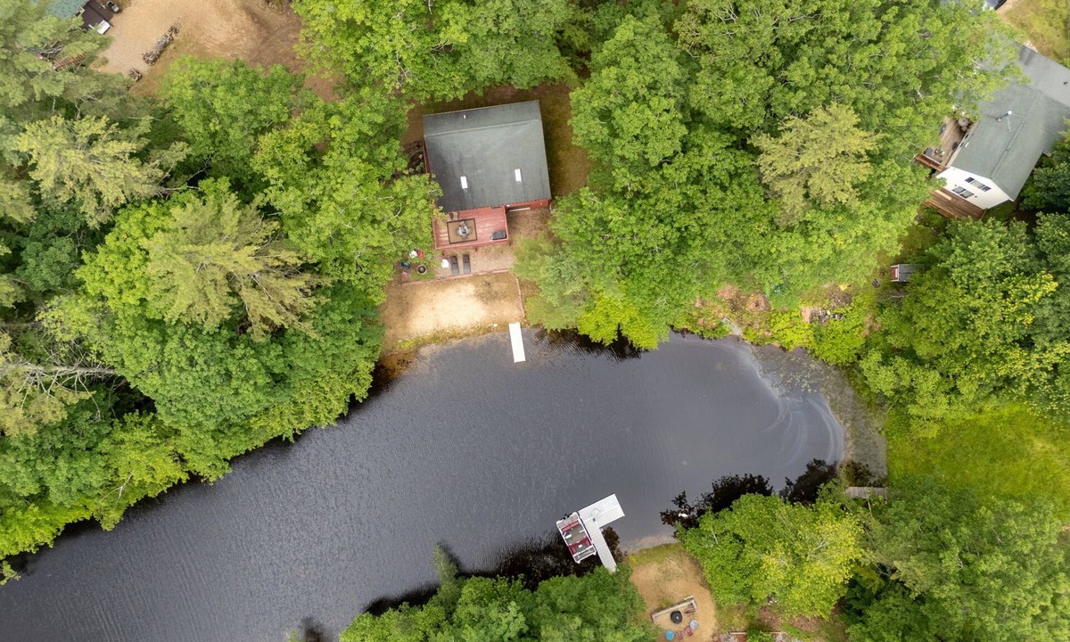 Barnstead House | Lakefront Log Home | Pedal Boat | Kayaks | AC