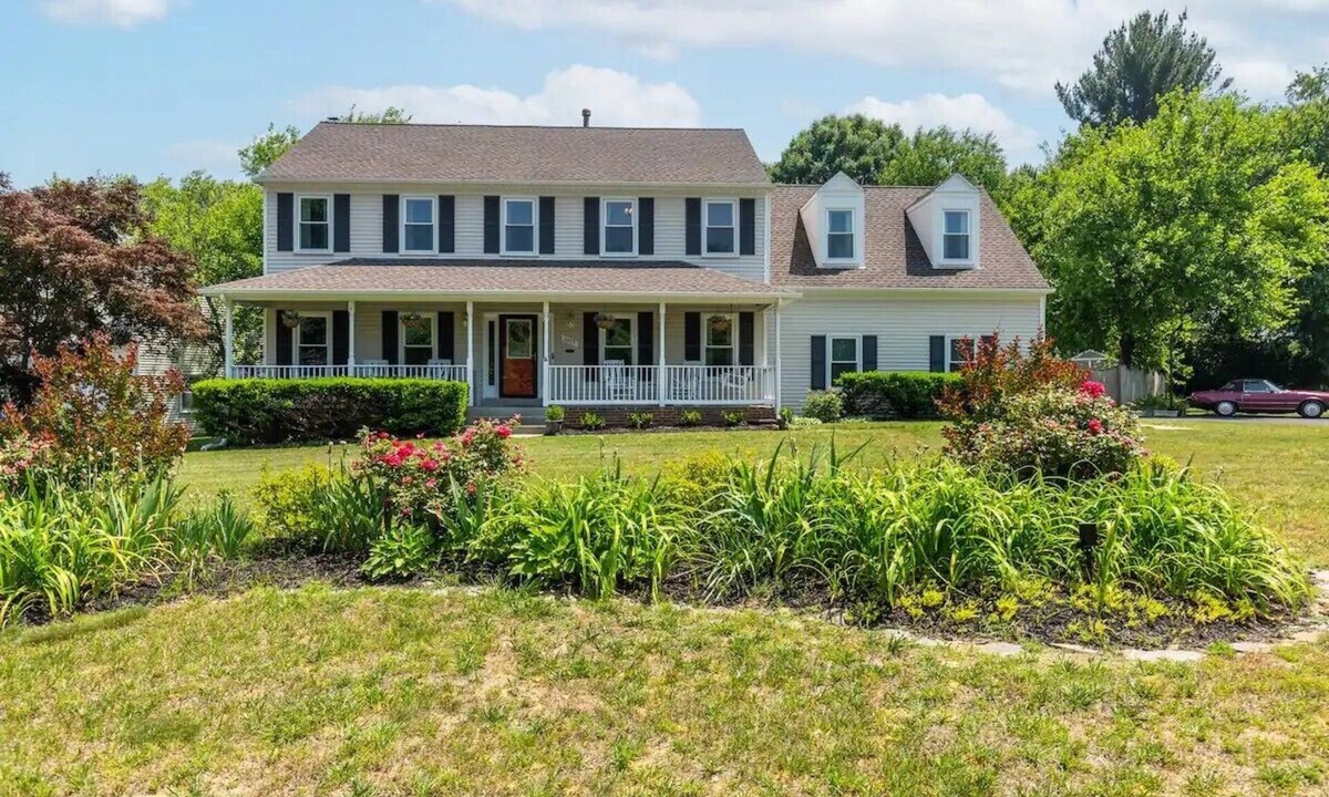 Bowie Cabin | Large 5 BR 9 Beds Near DC/Pool/Hot Tub/Gym/Game Rm/Fire Pit