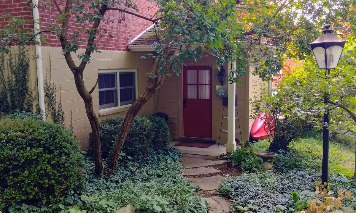Lewisburg Apartment | Large but cozy apartment, in a private setting. Walking distance to town.