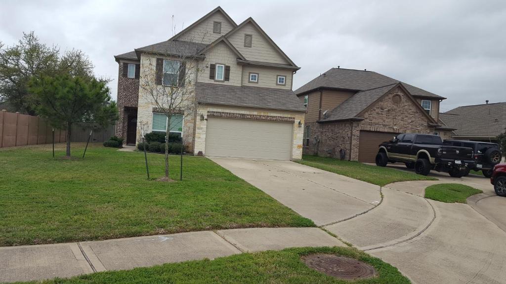 Barker House | Large, Sanitary 5 Bedroom House With A View In West Houston, Free WiFi