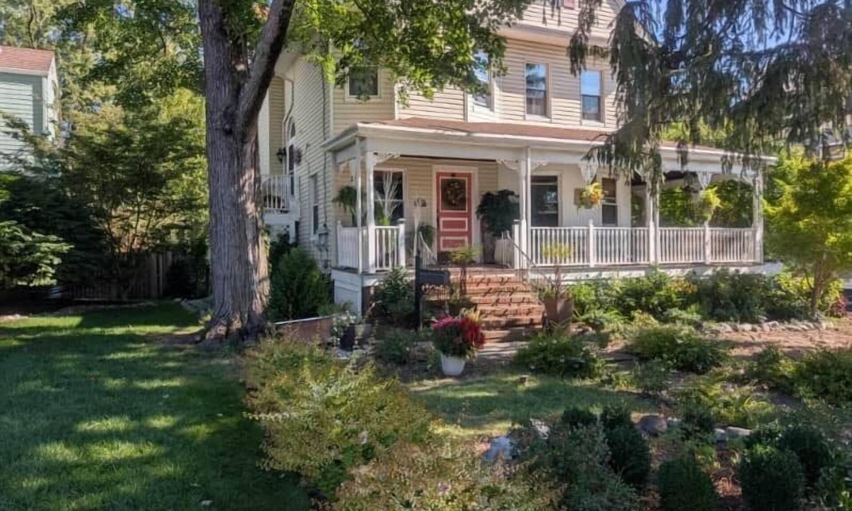 Montclair House | Large Space Great for Special Occasions: 2 Floors