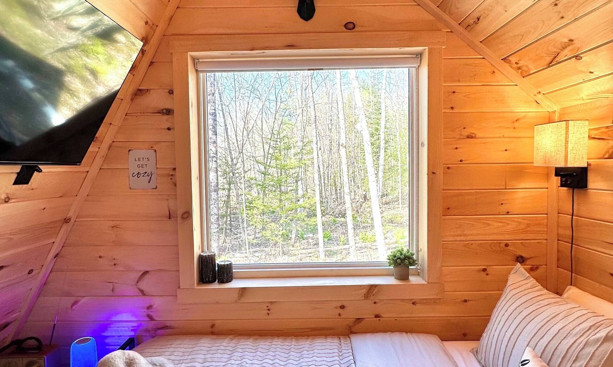 Athol Cabin | Little Black Aframe by the Brook- 5m to Waterfall