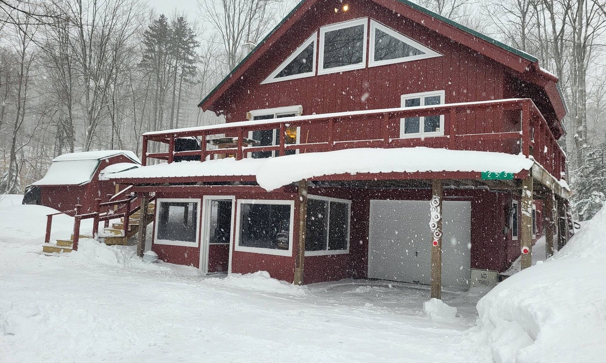 Belmont House | LOCATION, LOCATION, LOCATION. 5 min to mountain, Dog friendly. 5 star reviews.nn