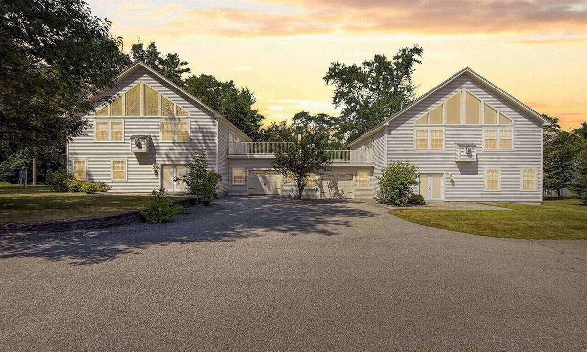 North Conway House | Locust Lodge #3 | 18 Beds, Sleeps 28, HotTub, Pool