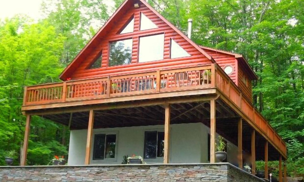 Haines Falls House | LOG CABIN CHALET w/NEW 6-PERSON HOT TUB near Kaaterskill Falls & NoLakeSoLakeSo