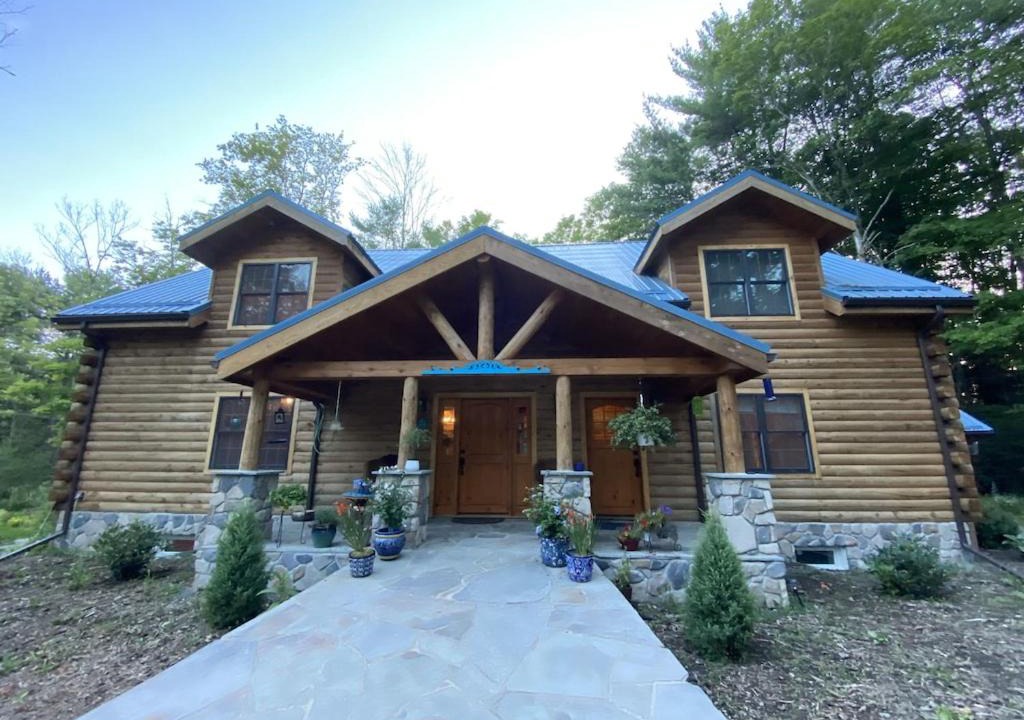 Spencer Bed & Breakfast | Log Country Inn Bed and Breakfast of Ithaca