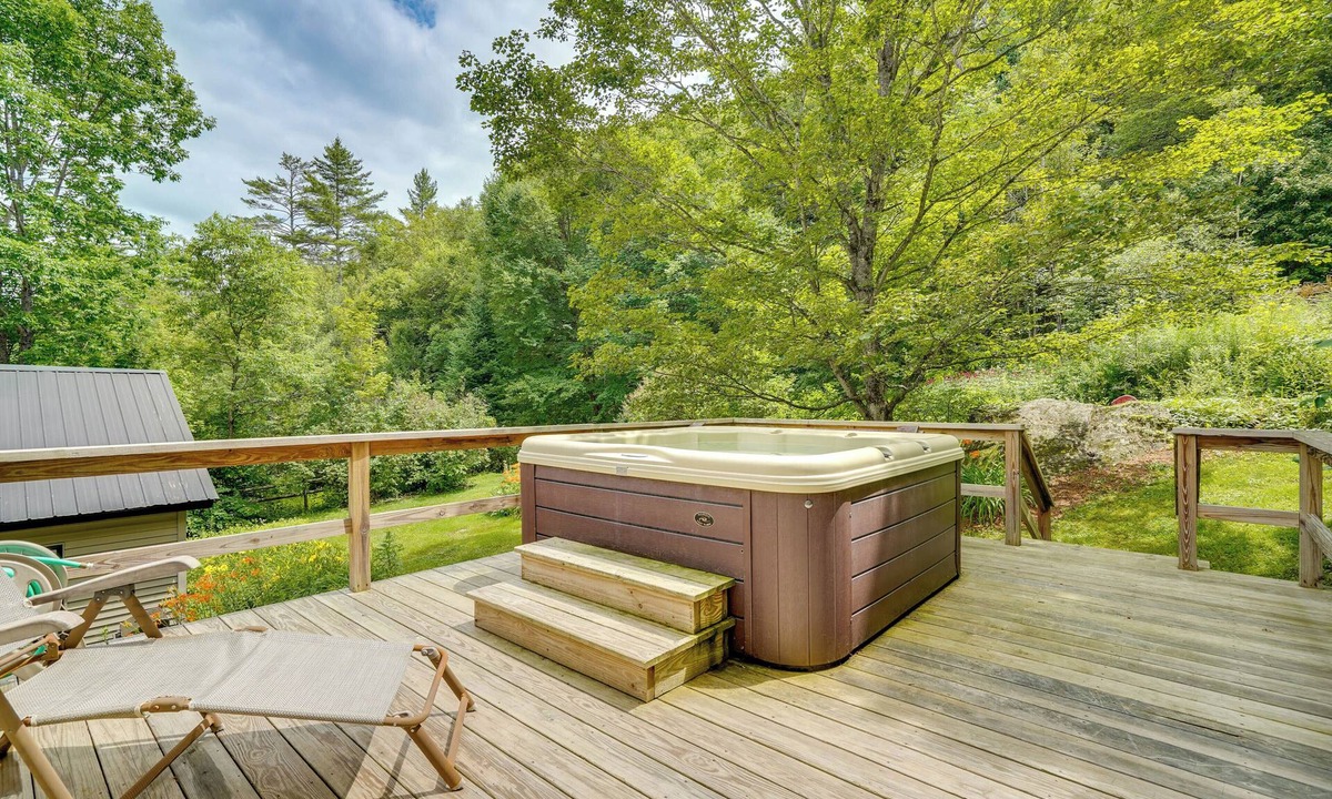Londonderry House | Londonderry Retreat ~ 3 Mi to Lowell Lake!
