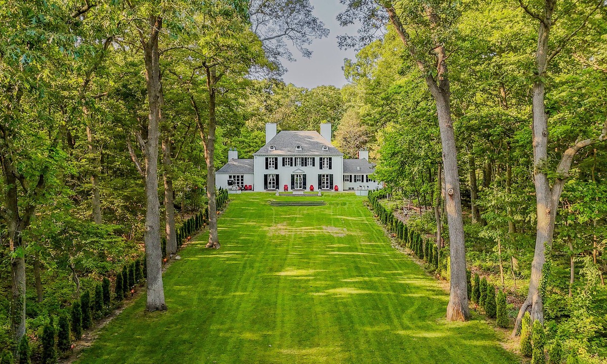 Cold Spring Harbor House | Long Island’s most unique stay! Beautiful home on The Gold Coast.