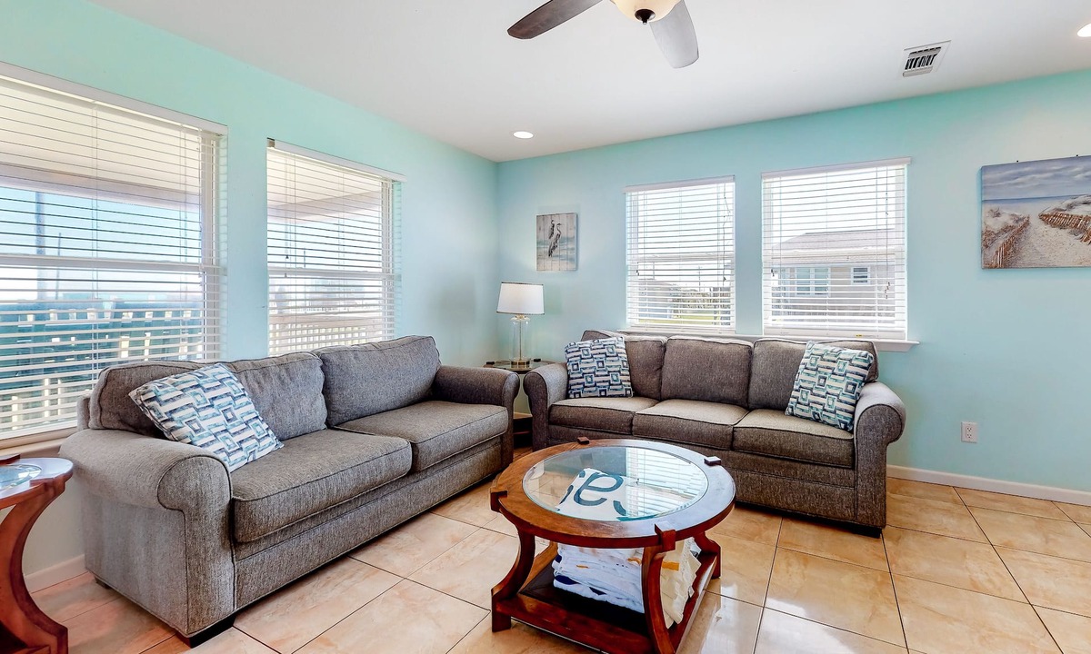 Terramar Beach House | Lovely dog-friendly villa with great beach views & deck