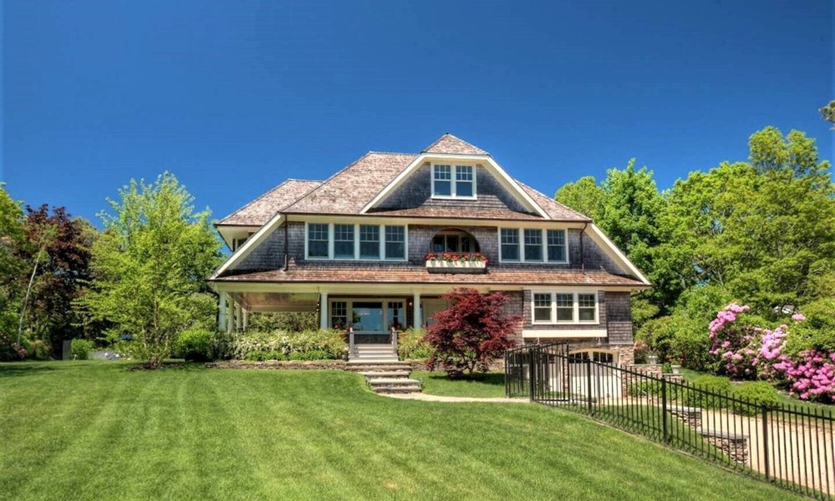 Shinnecock Hills House | Luxurious Gated 4-Bedroom retreat with BayOcean View