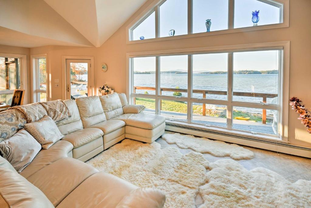 East Sullivan House | Luxurious Oceanfront Flanders Bay Home with Kayaks!
