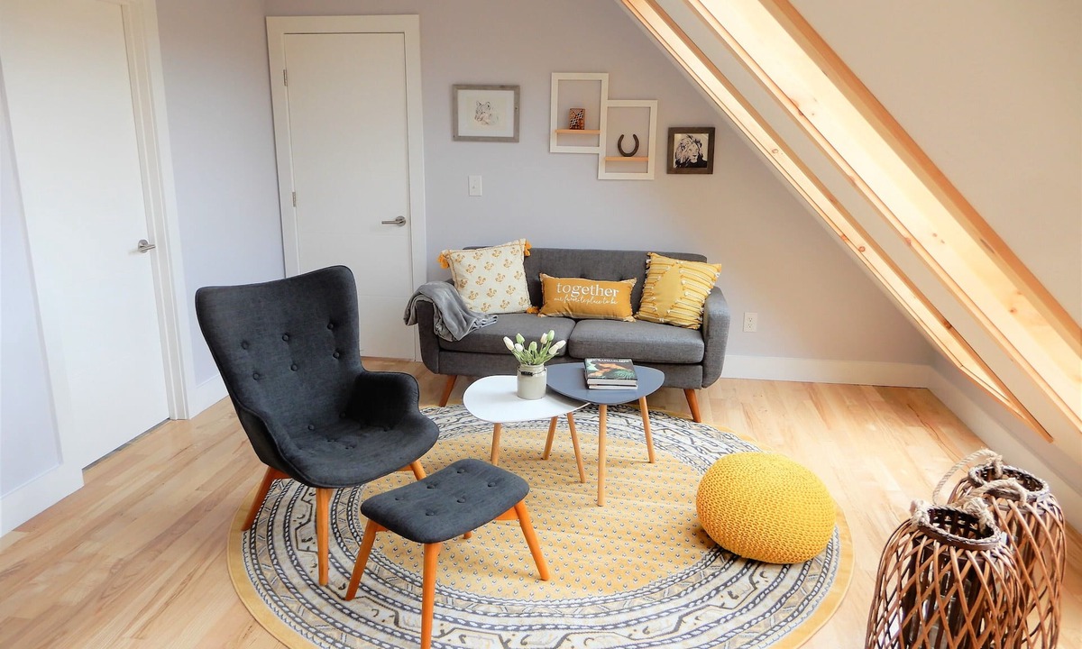 Lyndeborough Apartment | Luxury 2BR Loft in Nature Fiber Wi-Fi, Pond, Hiking, Skiing & Golf