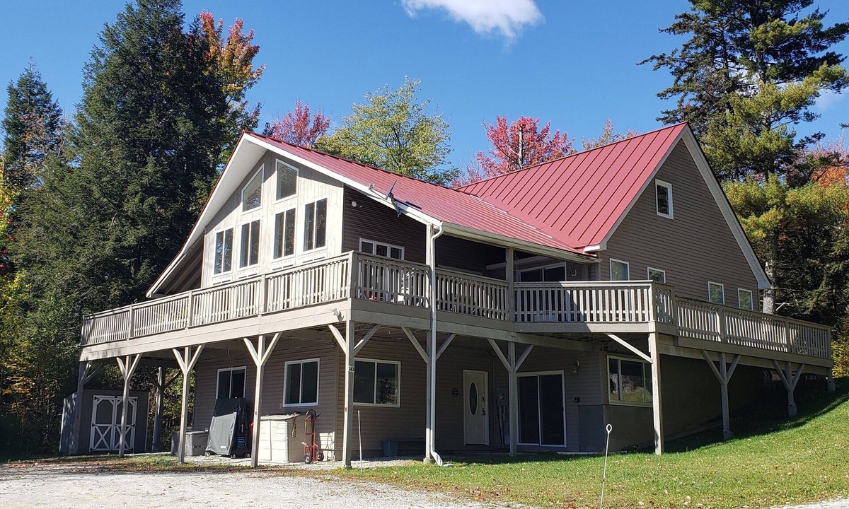 Mendon House | Luxury 7BR/6.5BA Mountain Retreat with Sauna, Hot Tub, and Stunning Views