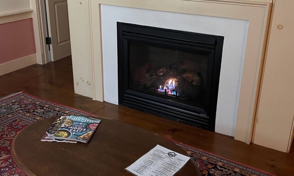 Rochester Apartment | Luxury Condo Sleeps 4-6 between 2 mountains bar & food 1 min walk