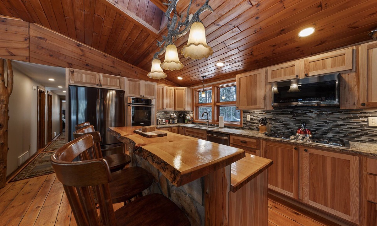 Warrensburg House | luxury log home mins from Lake George, w/heated salt water pool!