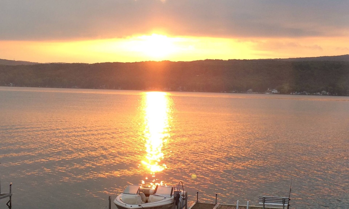 Town of Richmond House | Luxury on the Lake.Completely remodeled lakeside retreat!