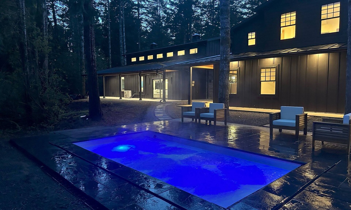 Bandon House | Luxury Residential Resort & Spa next to Bandon Dunes Golf Resort. 14 beds, Spa, Sauna, Cold Plunge