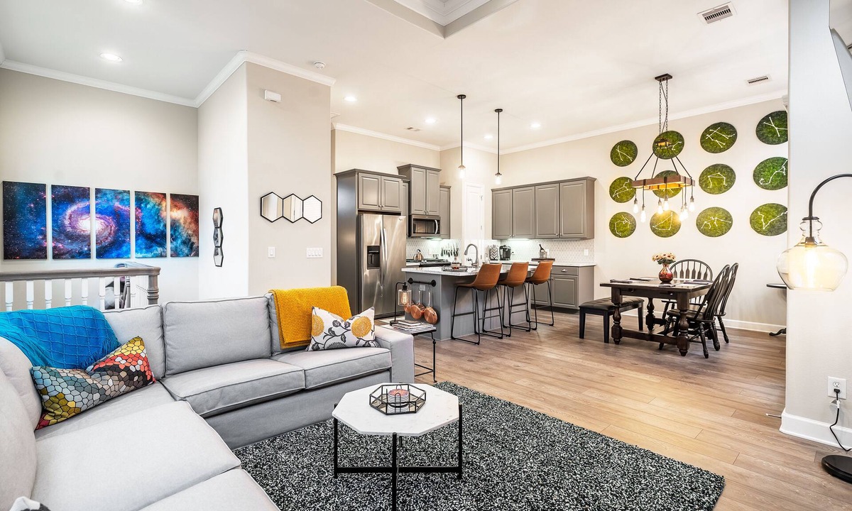 Astrodome House | Medical Center & NRG Stadium Outer Space
