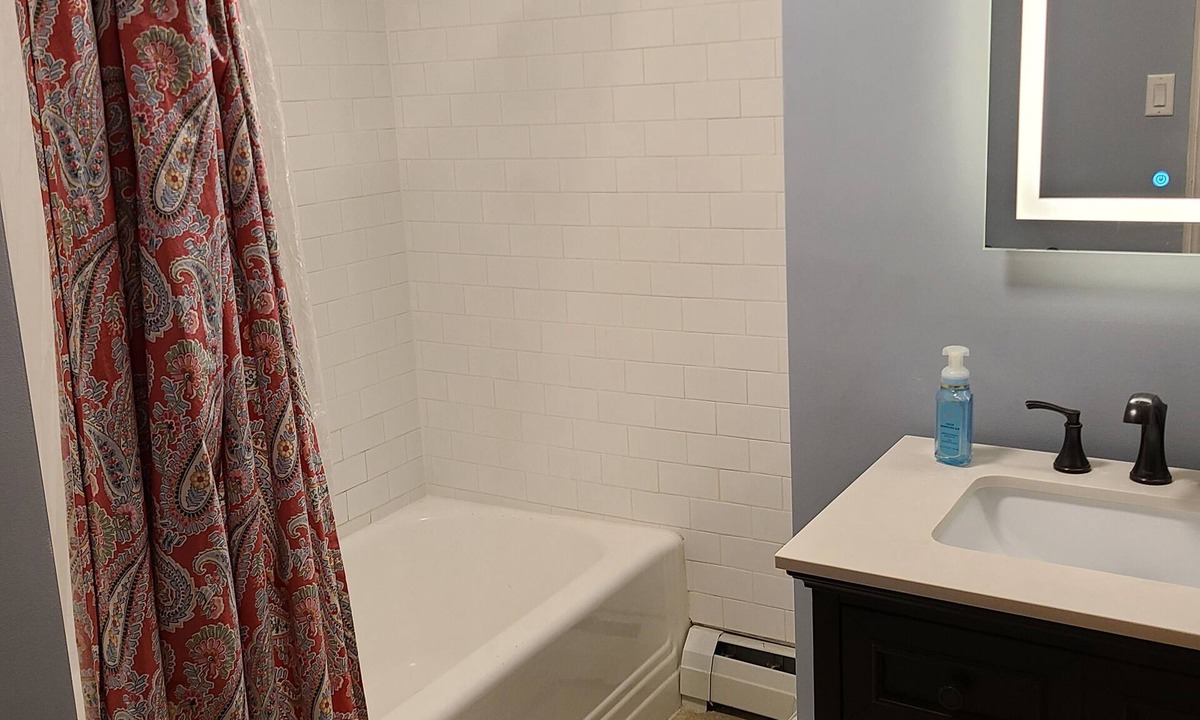 Glens Falls House | Midway between Saratoga Springs and Lake George