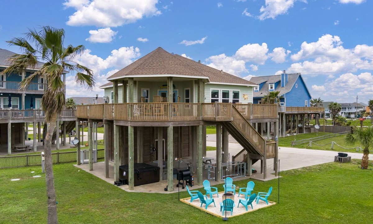 Crystal Beach House | Mimosa Cove - Seconds to the beach, beautiful view, loaded with amenities!