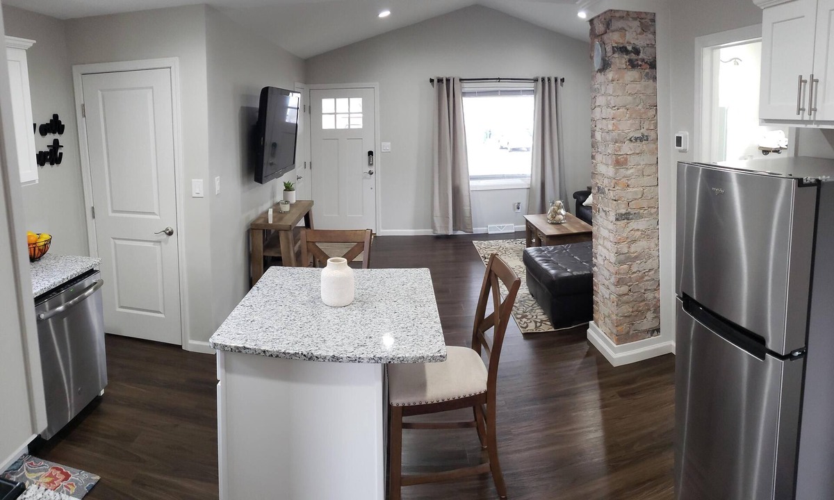 Niagara Falls House | Minutes From Niagara Falls, Shopping and Attractions!