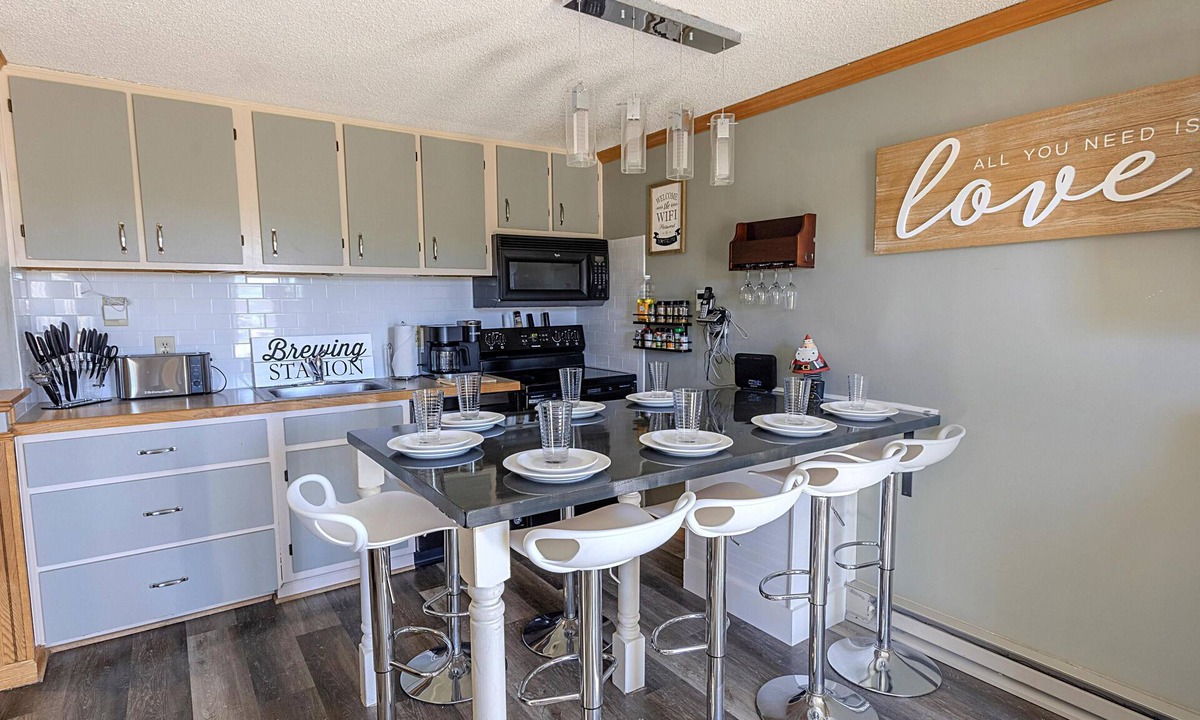 Snowshoe Condo | ML 125 - Winter Warmth | Modern Hideaway & Easy Bllhooter Access