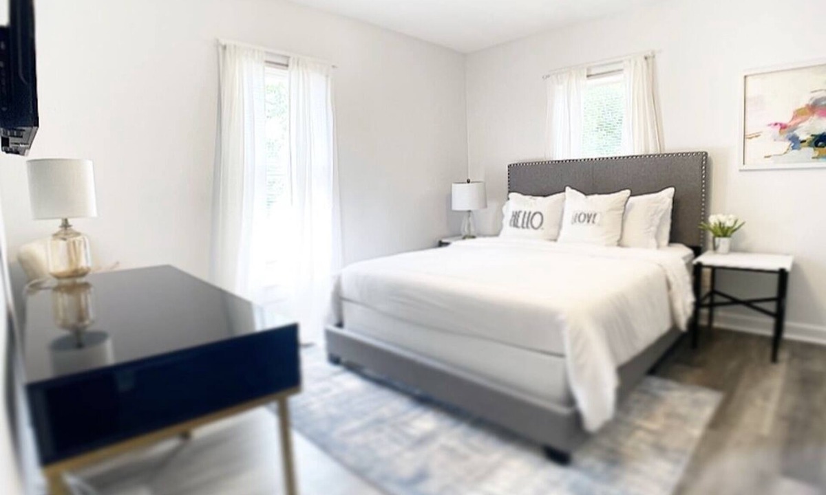 Gaffer District Apartment | Modern 1 Bedroom walk to Glass Museum w/Bonus Wellness Studio