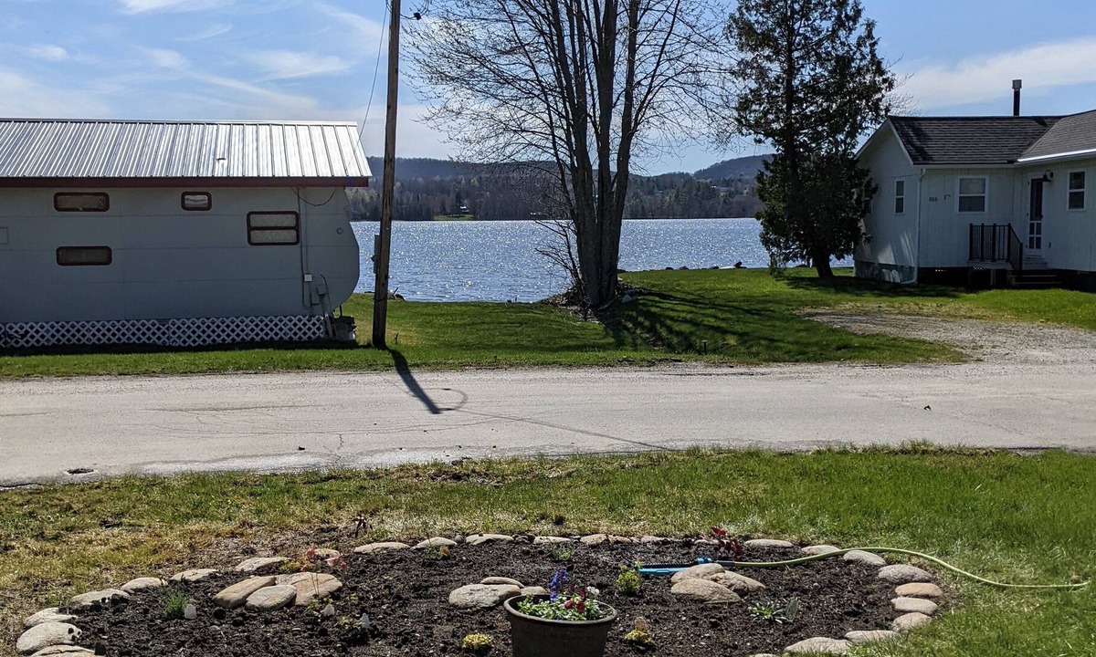 Derby House | Modern, bright house set back from shores of Lake Salem, Vermont