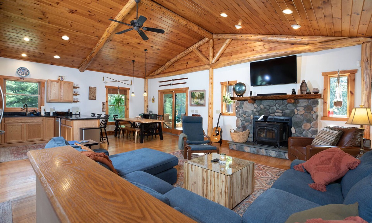 Chestertown Cabin | Modern Cabin w/Hot Tub-Minutes to Lakes & Skiing