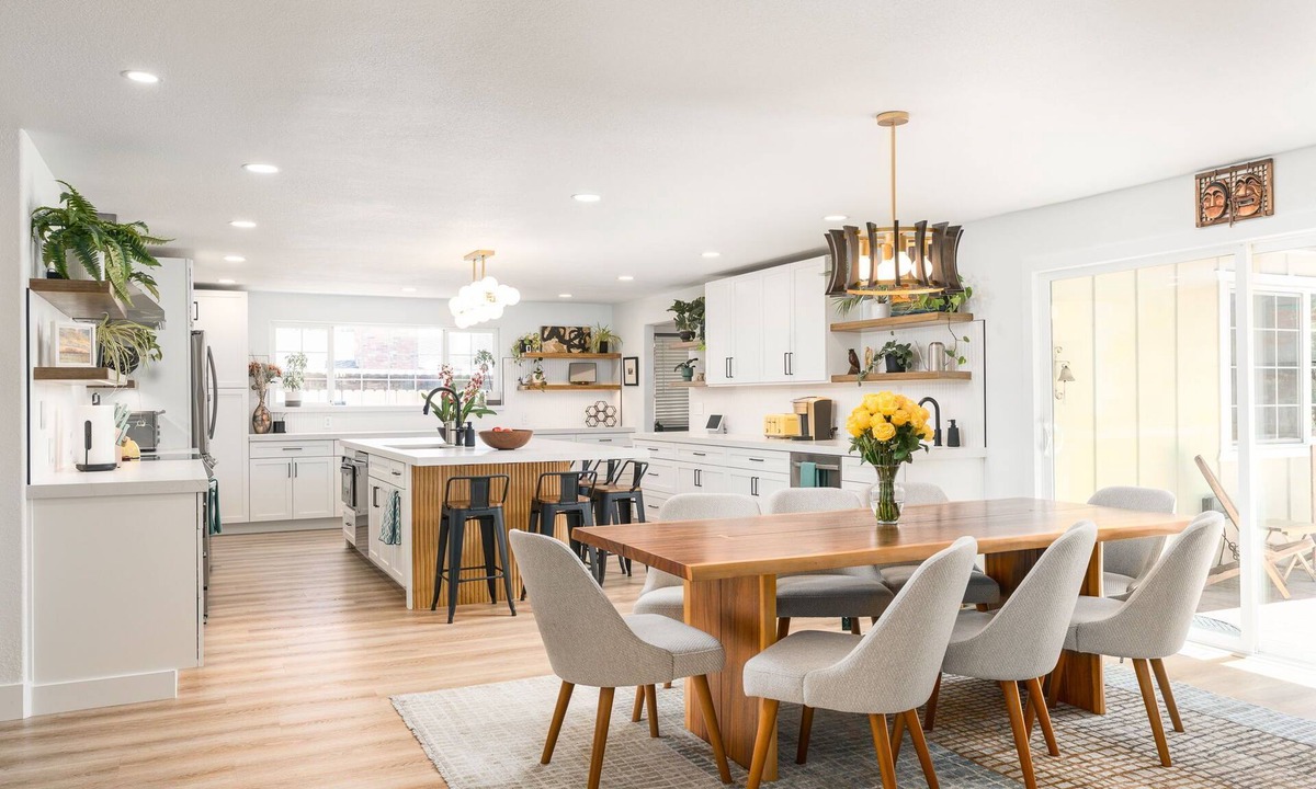 Old Southwest House | Modern Comfort Spacious Family Retreat with Gym
