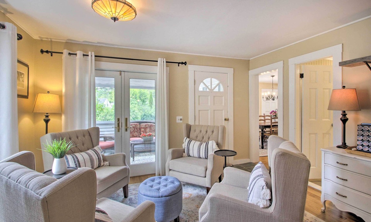 Intervale Cottage | Modern Home ~ 2 Mi to Cranmore Mountain Resort!