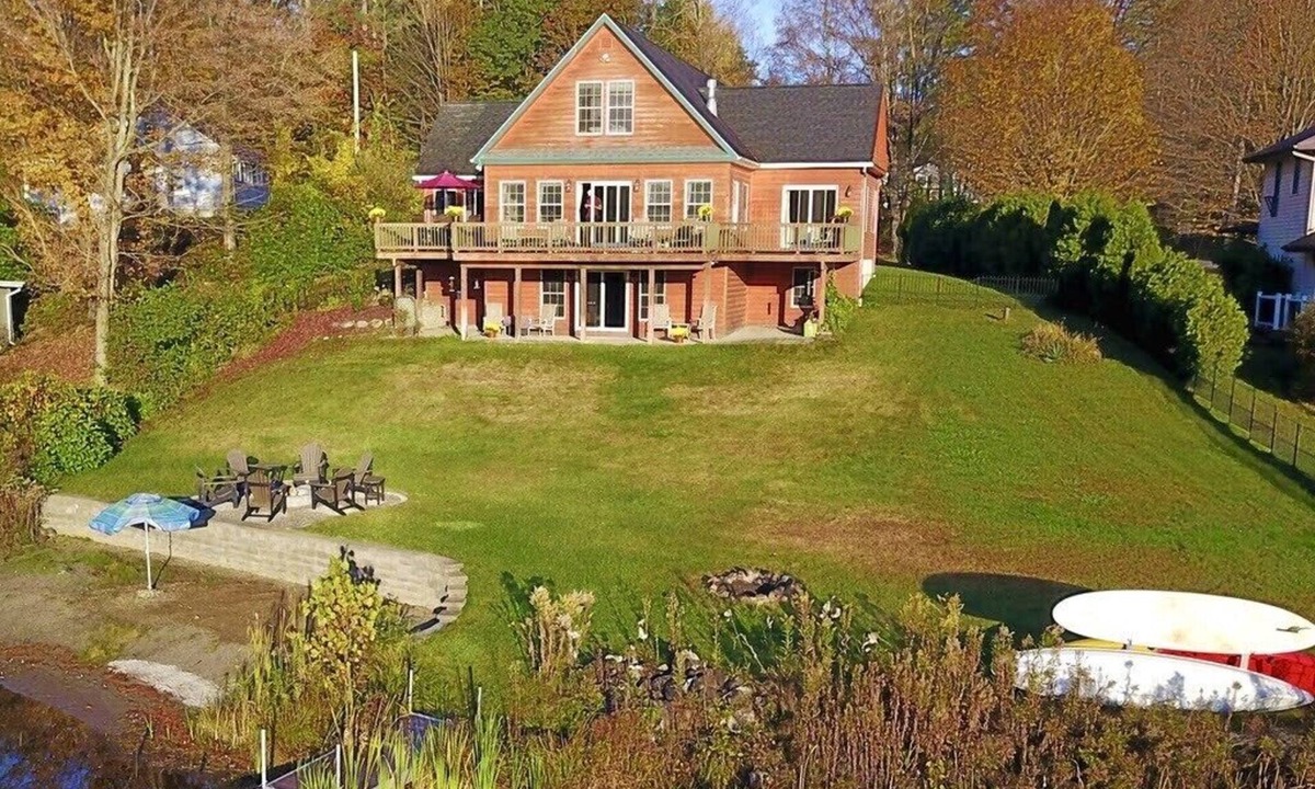 Fort Ann House | Modern Lakehouse-Chalet: Dock, Beach, Bar, +