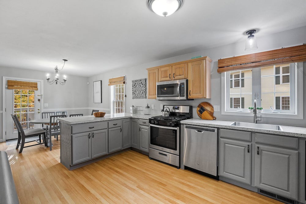 Manchester House | Modern Open Concept Colonial 2500sq Ft 4 Bed 2.5 Bath